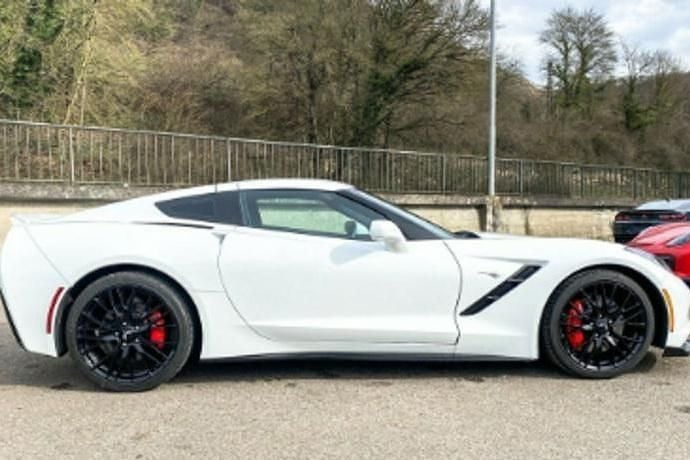 Usado Chevrolet Corvette Stingray 466 CV (342 kW) 2019 Blanco metalizado Utilitario