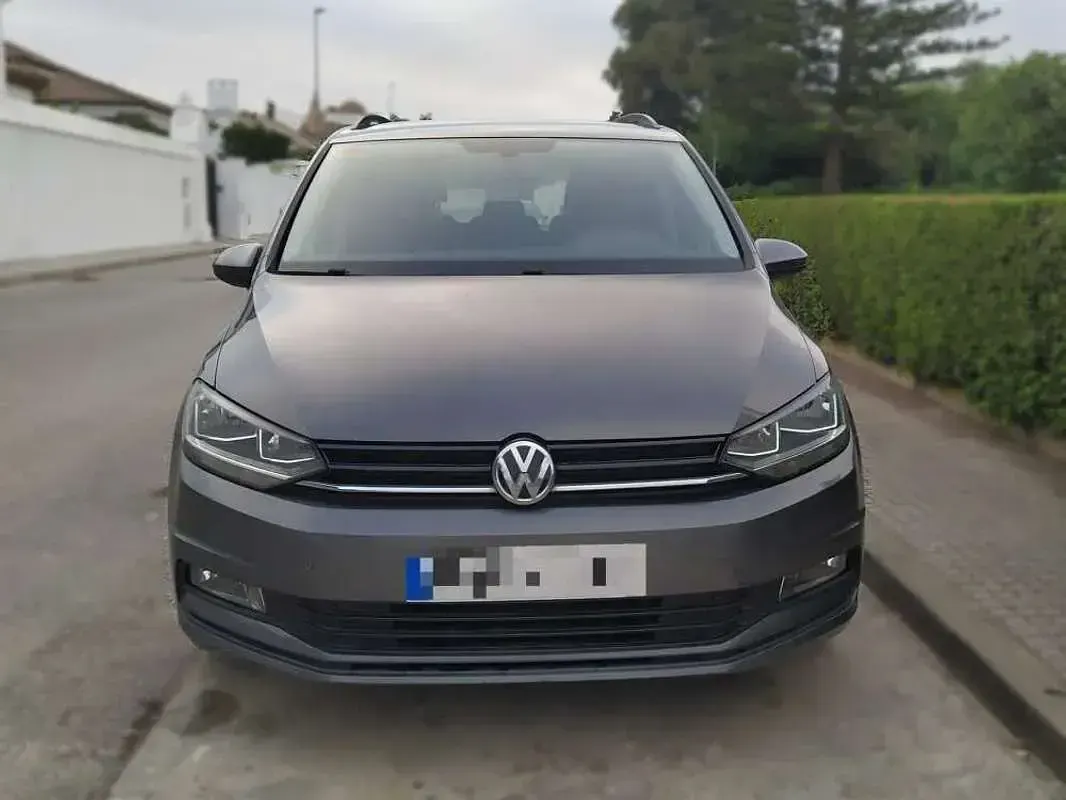 Usado VW Touran Edition 116 CV (85 kW) 2017 Gris Monovolumen