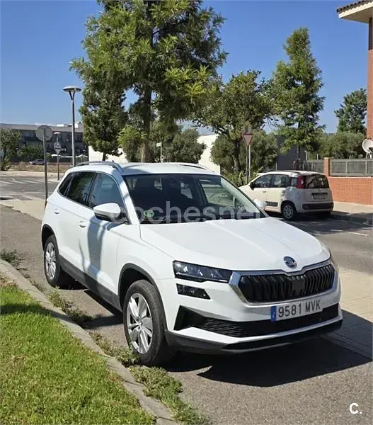 Usado Skoda Karoq Selection 150 CV (110 kW) 2024 Blanco SUV