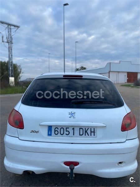 Usado Peugeot 206 70 CV (51 kW) 2005 Blanco Berlina