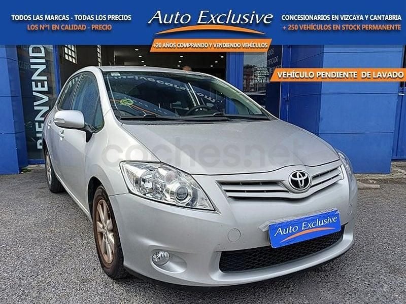 Usado Toyota Auris Active 90 CV (66 kW) 2015 Gris / plata Berlina