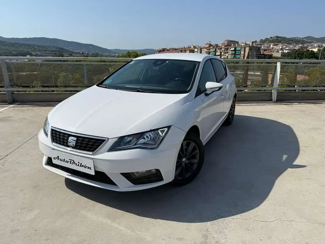 Usado Seat Leon Style 131 CV (96 kW) 2019 Blanco Utilitario