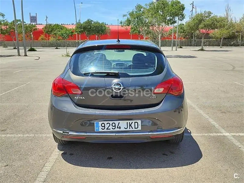 Usado Opel Astra Business 110 CV (80 kW) 2015 Gris / plata Berlina