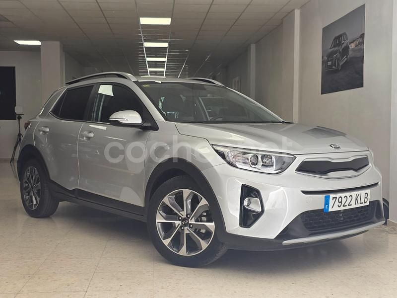Usado Kia Stonic 110 CV (80 kW) 2018 Gris / plata SUV
