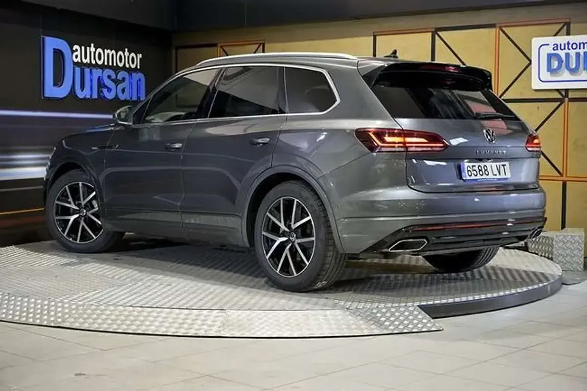 Usado VW Touareg 290 CV (213 kW) 2021 Gris SUV