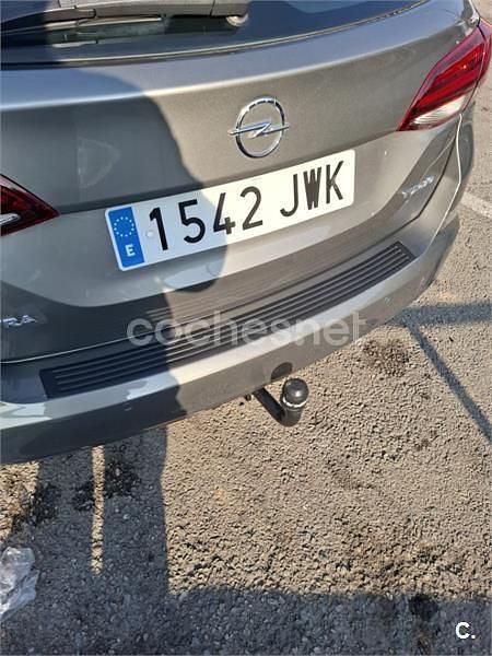 Usado Opel Astra Dynamic 125 CV (91 kW) 2017 Beige Familiar