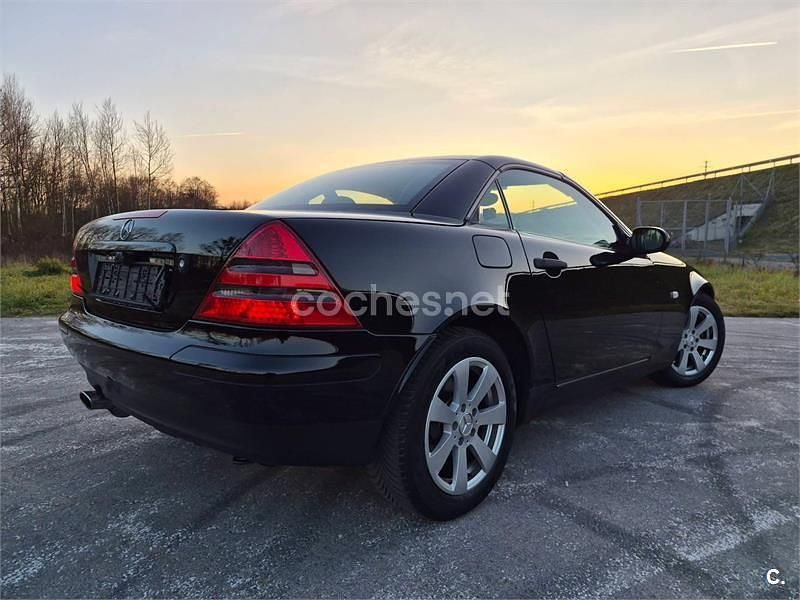 Usado Mercedes SLK230 193 CV (141 kW) 1998 Negro Descapotable