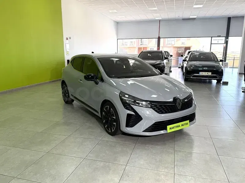 Usado Renault Clio V Techno 90 CV (66 kW) 2026 Gris / plata Berlina