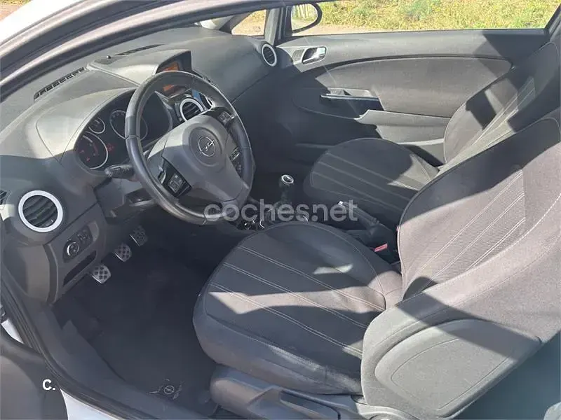 Używany Opel Corsa Color Edition 95 KM (69 kW) 2013 Biały Hatchback