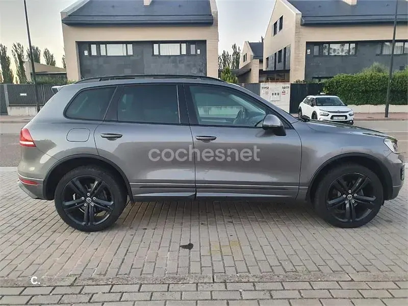 Second-hand VW Touareg R-line 262 CP (192 kW) 2015 Gri SUV