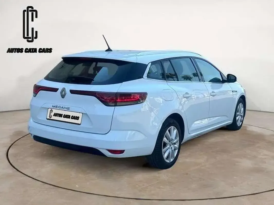 Usado Renault Mégane GrandTour Techno 116 CV (85 kW) 2022 Blanco Familiar