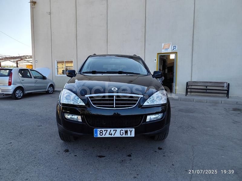 Negro Usado 2010 Ssangyong Kyron Limited SUV | 9000 € (Caro) - Imagen 1/4
