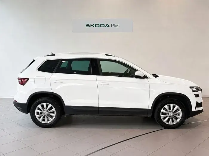 Usado Skoda Karoq Selection 150 CV (110 kW) 2025 Blanco SUV