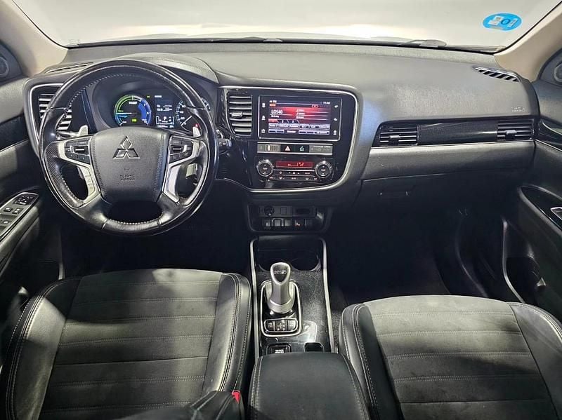 Usado Mitsubishi Outlander P-HEV Motion 224 CV (164 kW) 2018 Gris SUV