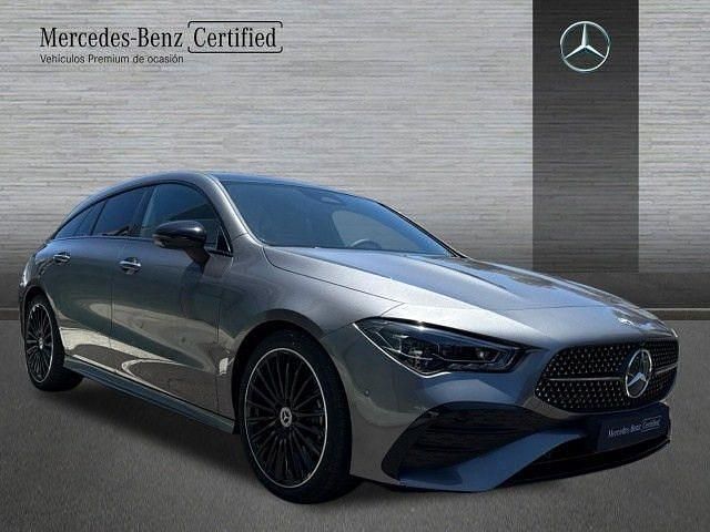 Usado Mercedes CLA200 Shooting Brake AMG line 163 CV (119 kW) 2024 Gris montaña Familiar