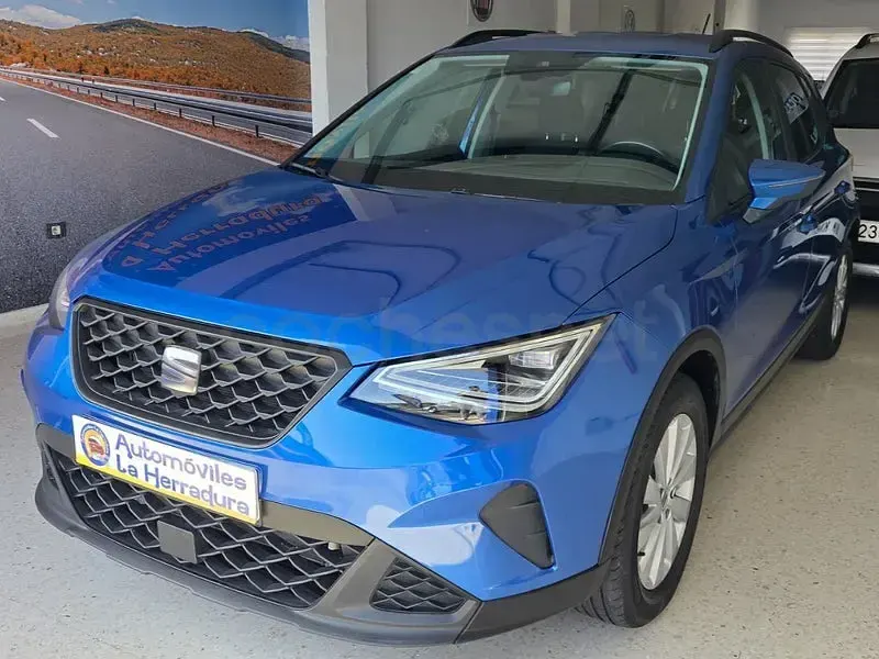 Usado Seat Arona Xperience 110 CV (80 kW) 2022 Azul SUV