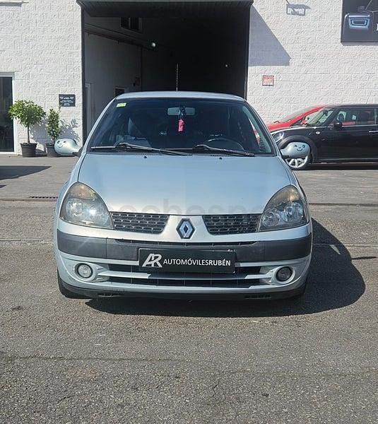 Usado Renault Clio II Expression 65 CV (47 kW) 2001 Gris / plata Berlina