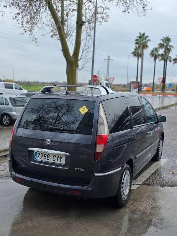 Usado Lancia Phedra 128 CV (94 kW) 2004 Gris / plata Monovolumen