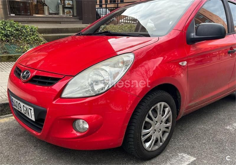Rojo Usado 2009 Hyundai i20 Comfort Berlina | 4000 € (Precio justo) - Imagen 1/3