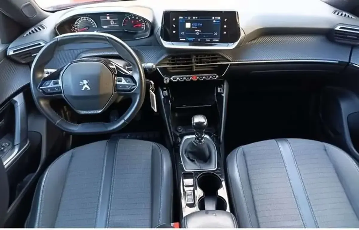 Usado Peugeot 2008 Allure 101 CV (74 kW) 2023 Rojo SUV
