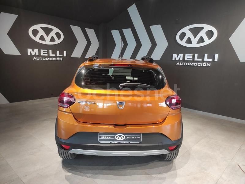 Usado Dacia Sandero Essentiel 91 CV (66 kW) 2021 Naranja Utilitario