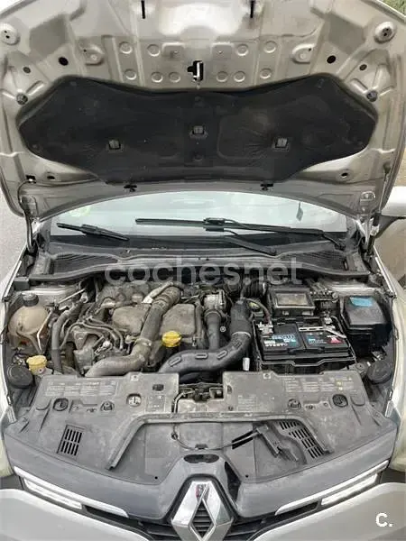 Usado Renault Clio IV Dynamique 90 CV (66 kW) 2013 Gris / plata Berlina
