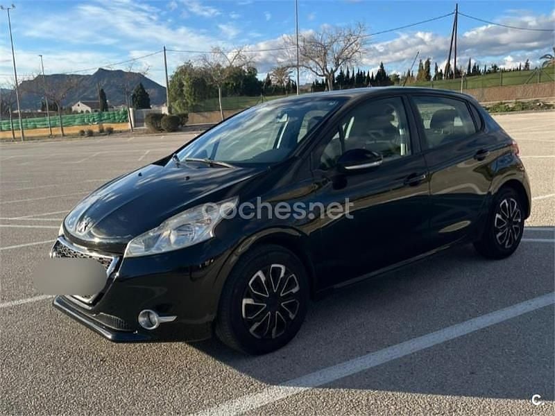Usado Peugeot 208 Active 82 CV (60 kW) 2012 Negro Utilitario