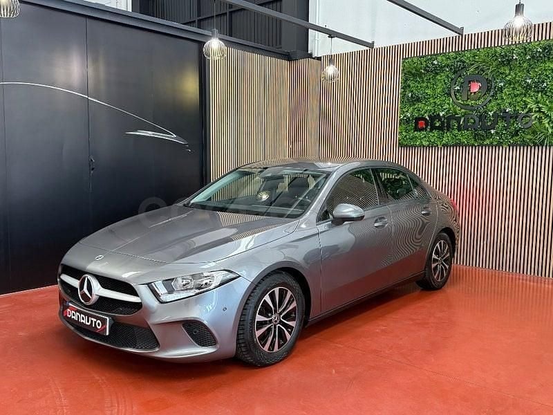 Usado Mercedes A180 116 CV (85 kW) 2021 Beige Berlina