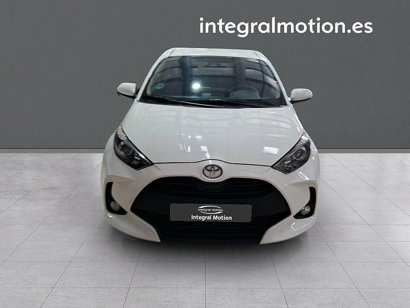 Usado Toyota Yaris Edition 125 CV (91 kW) 2024 Blanco Berlina