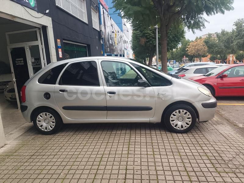 Usado Citroën Xsara Picasso Exclusive 90 CV (66 kW) 2005 Gris / plata Monovolumen