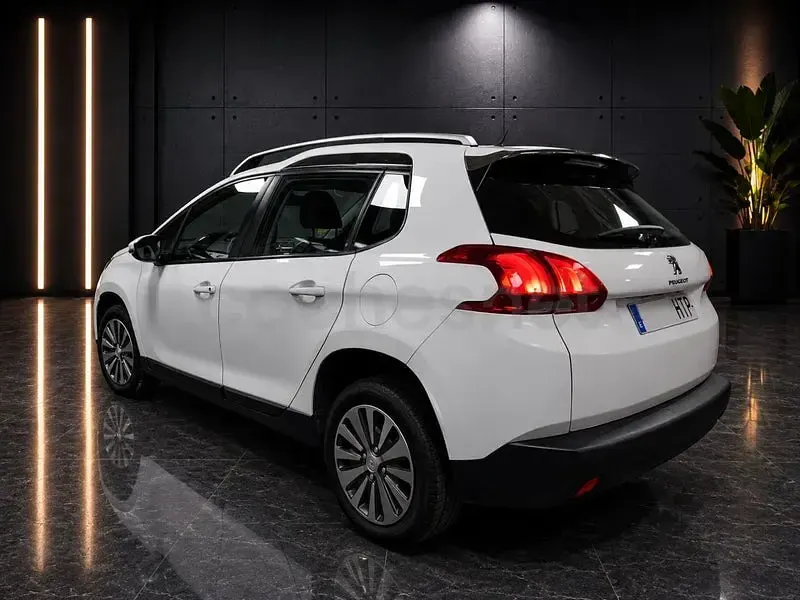 Usado Peugeot 2008 Active 92 CV (67 kW) 2013 Blanco SUV