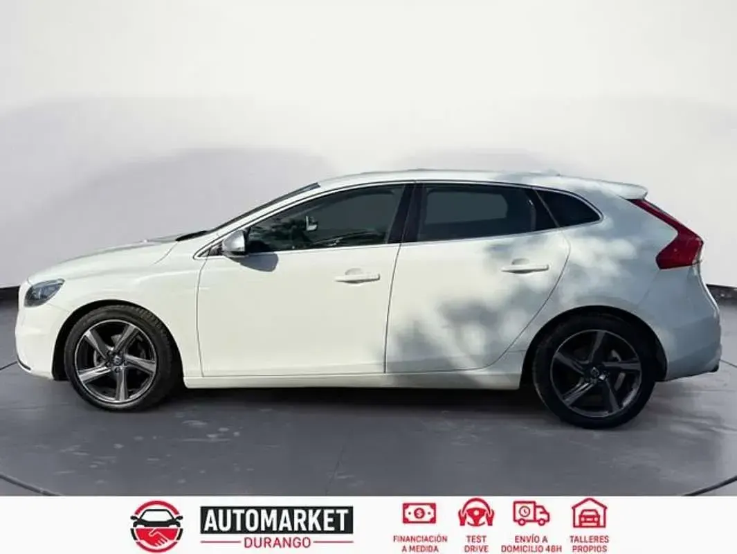 Usado Volvo V40 R-Design Kinetic 115 CV (84 kW) 2015 Blanco Utilitario