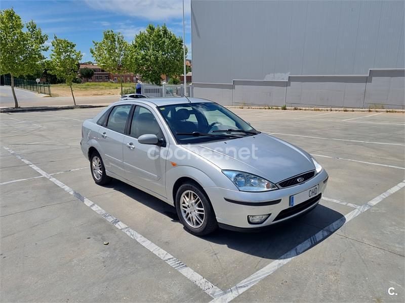 Gris / plata Usado 2003 Ford Focus Ghia Berlina | 2000 € (Precio justo) - Imagen 1/4