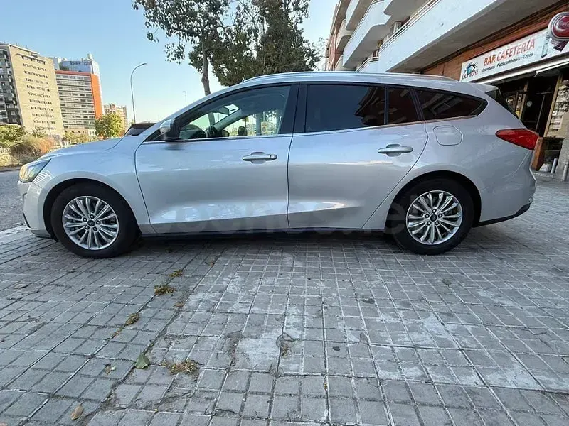 Usado Ford Focus ST-Line 120 CV (88 kW) 2020 Gris / plata Familiar