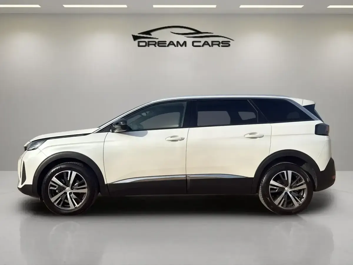 Usado Peugeot 5008 Allure 131 CV (96 kW) 2024 Blanco SUV