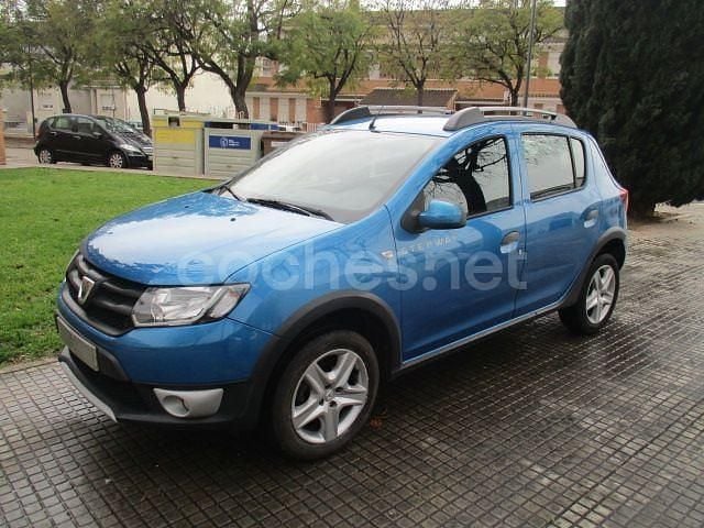 Usado Dacia Sandero Stepway 90 CV (66 kW) 2013 Azul Utilitario