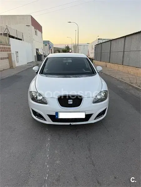 Usado Seat Leon Reference 105 CV (77 kW) 2010 Blanco Utilitario