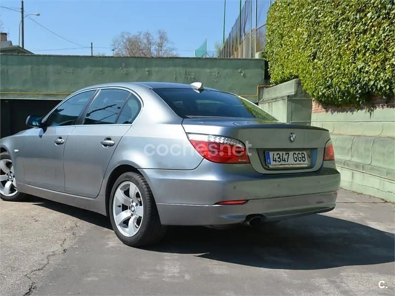 Usado BMW 520 Sport Line 163 CV (119 kW) 2008 Gris / plata Berlina