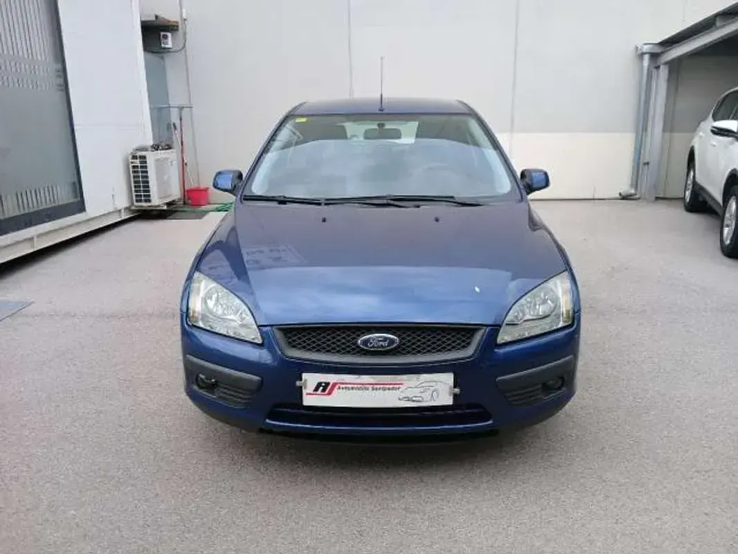 Usado Ford Focus Ghia 116 CV (85 kW) 2007 Azul Utilitario