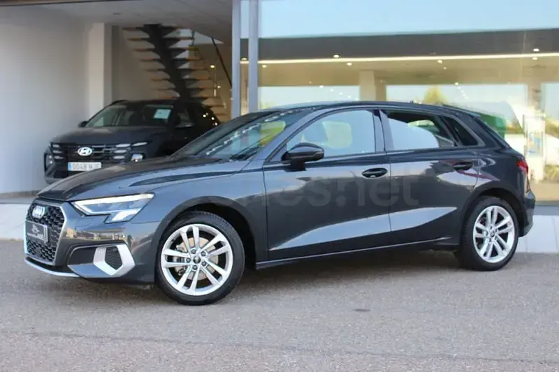 Usado Audi A3 Advanced Plus 110 CV (80 kW) 2022 Gris / plata Berlina