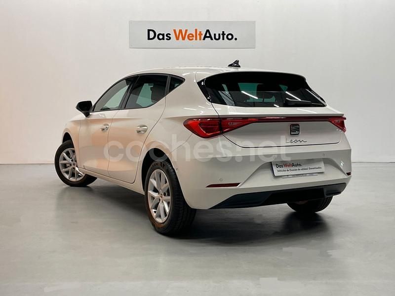Usado Seat Leon Style 116 CV (85 kW) 2025 Blanco Berlina
