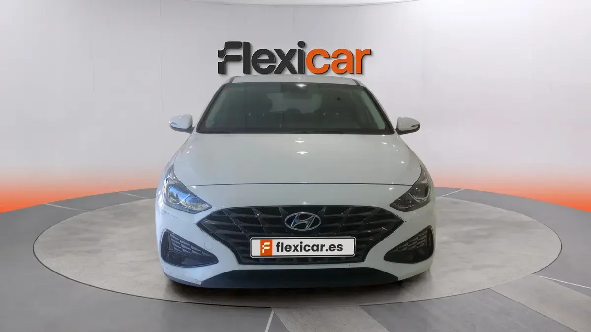 Usado Hyundai i30 120 CV (88 kW) 2021 Blanco Berlina