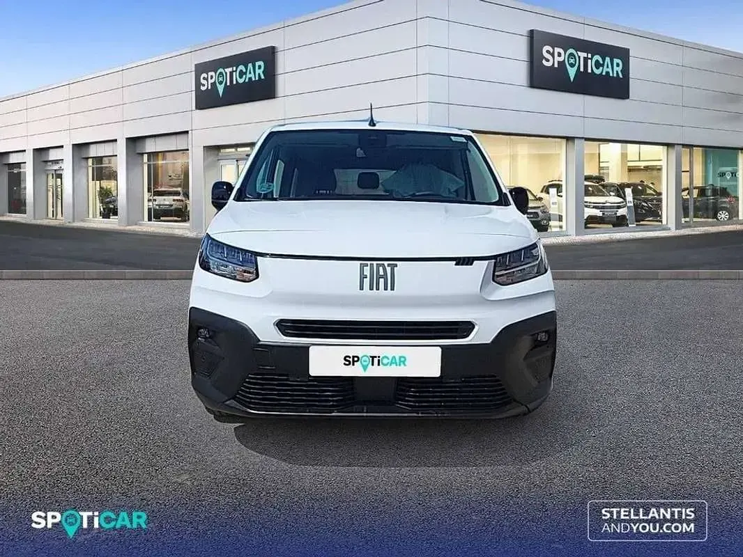 Usado Fiat Doblò 101 CV (74 kW) 2025 Blanco Monovolumen