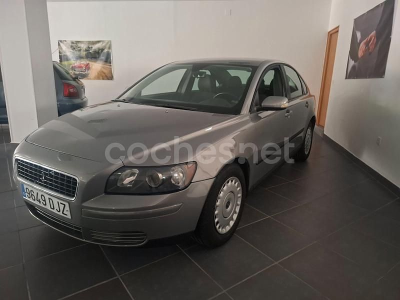 Gris / plata Usado 2005 Volvo S40 Momentum Berlina | 5400 € (Un poco caro) - Imagen 1/4