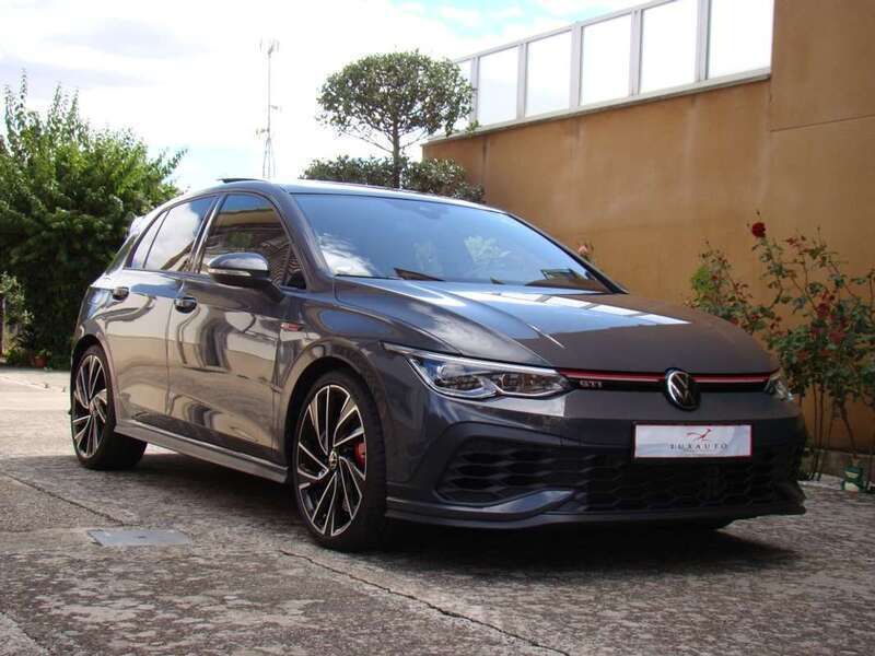 Usado VW Golf VIII GTI 300 CV (220 kW) 2022 Gris Utilitario