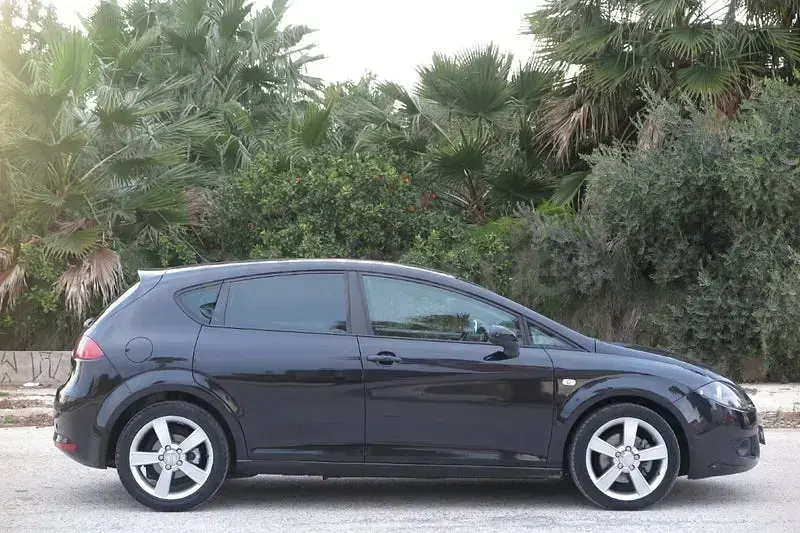 Usado Seat Leon Sport 140 CV (102 kW) 2006 Negro Utilitario