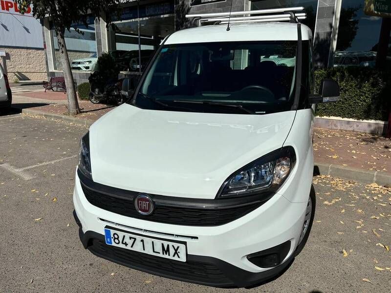 Usado Fiat Doblò 95 CV (69 kW) 2021 Blanco Monovolumen