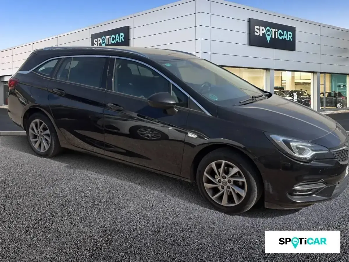 Usado Opel Astra Elegance 145 CV (106 kW) 2020 Negro Berlina
