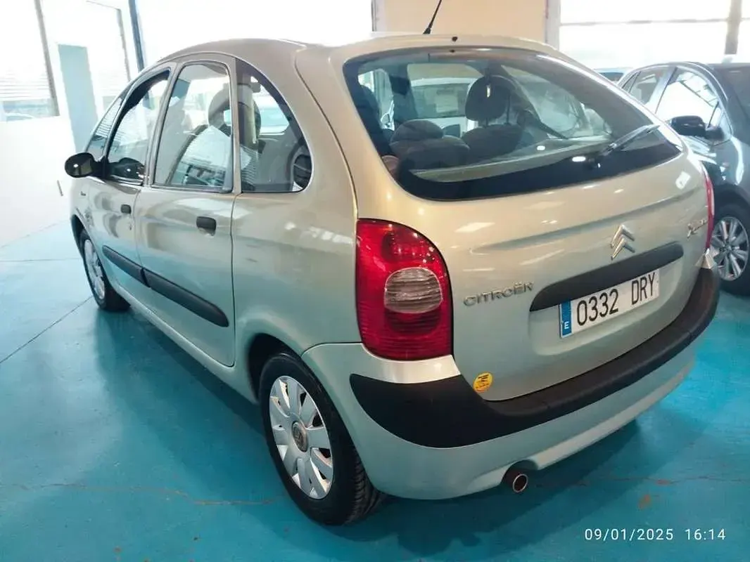 Käytetty Citroën Xsara Exclusive 90 HP (66 kW) 2003 Harmaa Viistoperä