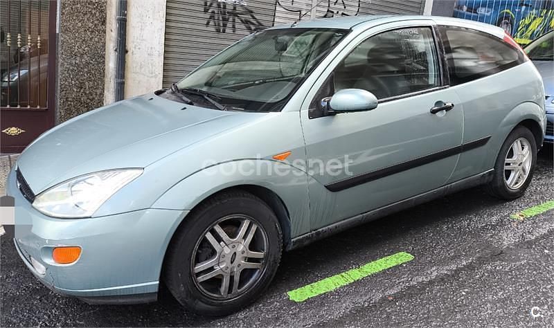 Usado Ford Focus Trend 100 CV (73 kW) 2001 Azul Berlina